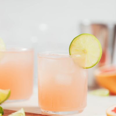 REFRESHING-Grapefruit-Lime-Spritzer-6-ingredients-perfectly-sweet-a-little-bubbly-SO-delicious-minimalistbaker-recipe-grapefruit-cocktail-18